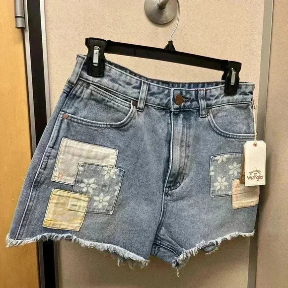 NWT BILLABONG X WRANGLER WOMEN'S HIGH RISE PATCHWORK CUT-OFF DENIM SHORTS 27 - Picture 4 of 7